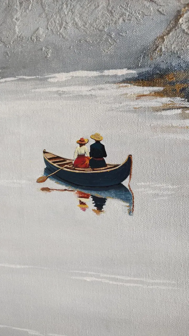 Detalle de la canoa con dos figuras sobre el lago y la textura del lienzo